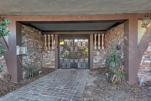 a view of entryway with a front door