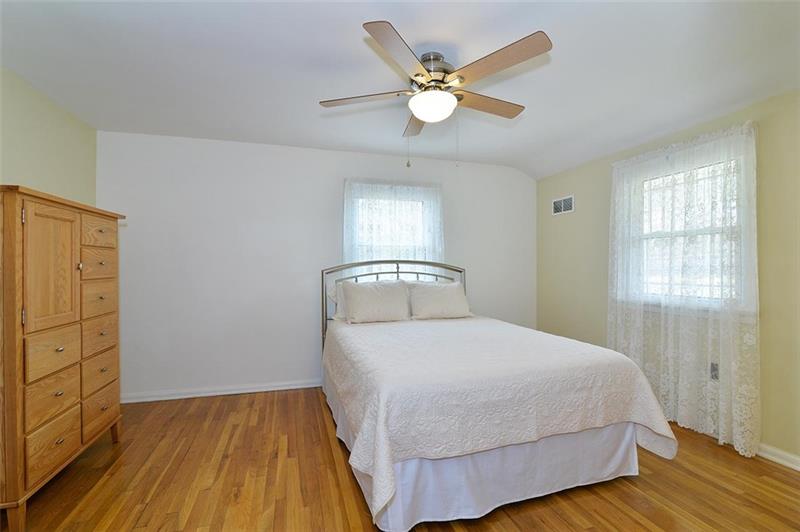 2595 Cole Road Wexford, PA 15090 - Photo 18 of 25 LARGE master bedroom with full bath attached.
