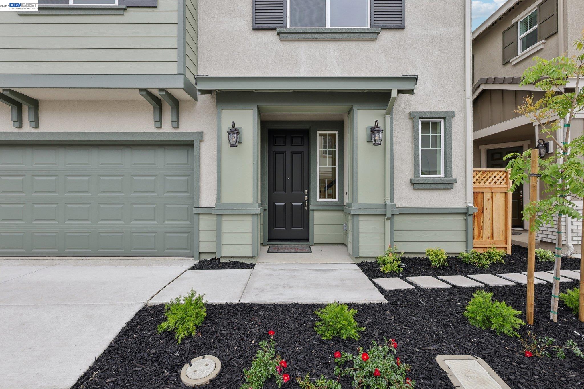 230 Mindy Way Pittsburg, CA 94565 - Photo 4 of 33 a front view of a house with a garden