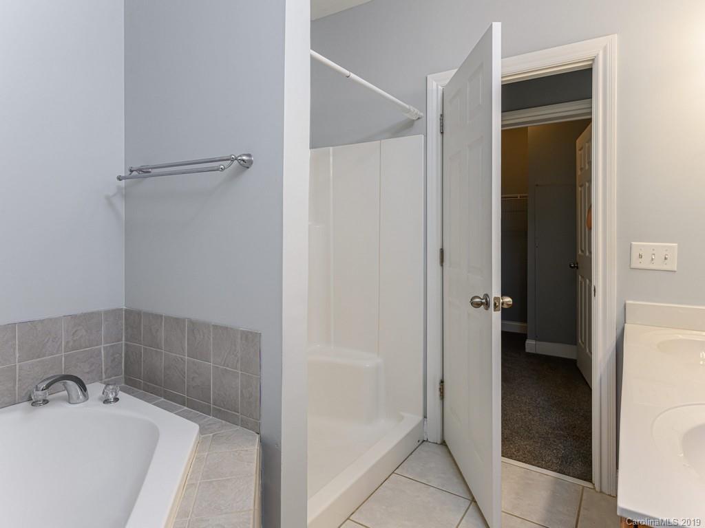 122 Round Top Road Asheville, NC 28803 - Photo 18 of 32 a bathroom with a bathtub