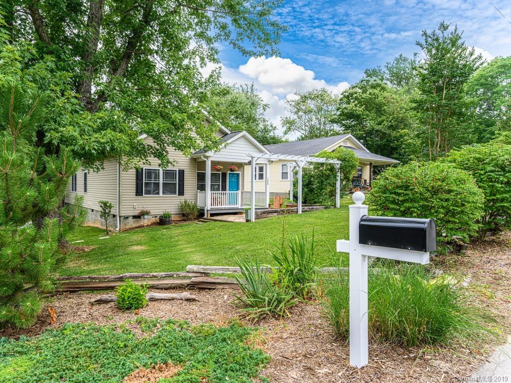 122 Round Top Road Asheville, NC 28803 - Photo 27 of 32 a front view of a house with a yard