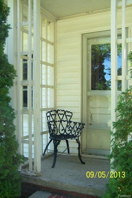 7218 Wiggins Road Howell, MI 48855 - Photo 3 of 25 Front porch