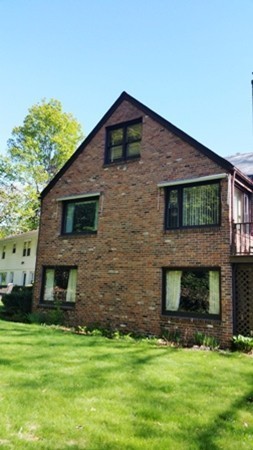 65 Bonnyview Street Springfield, MA 01109 - Photo 7 of 9
