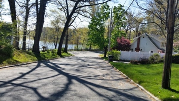 65 Bonnyview Street Springfield, MA 01109 - Photo 8 of 9