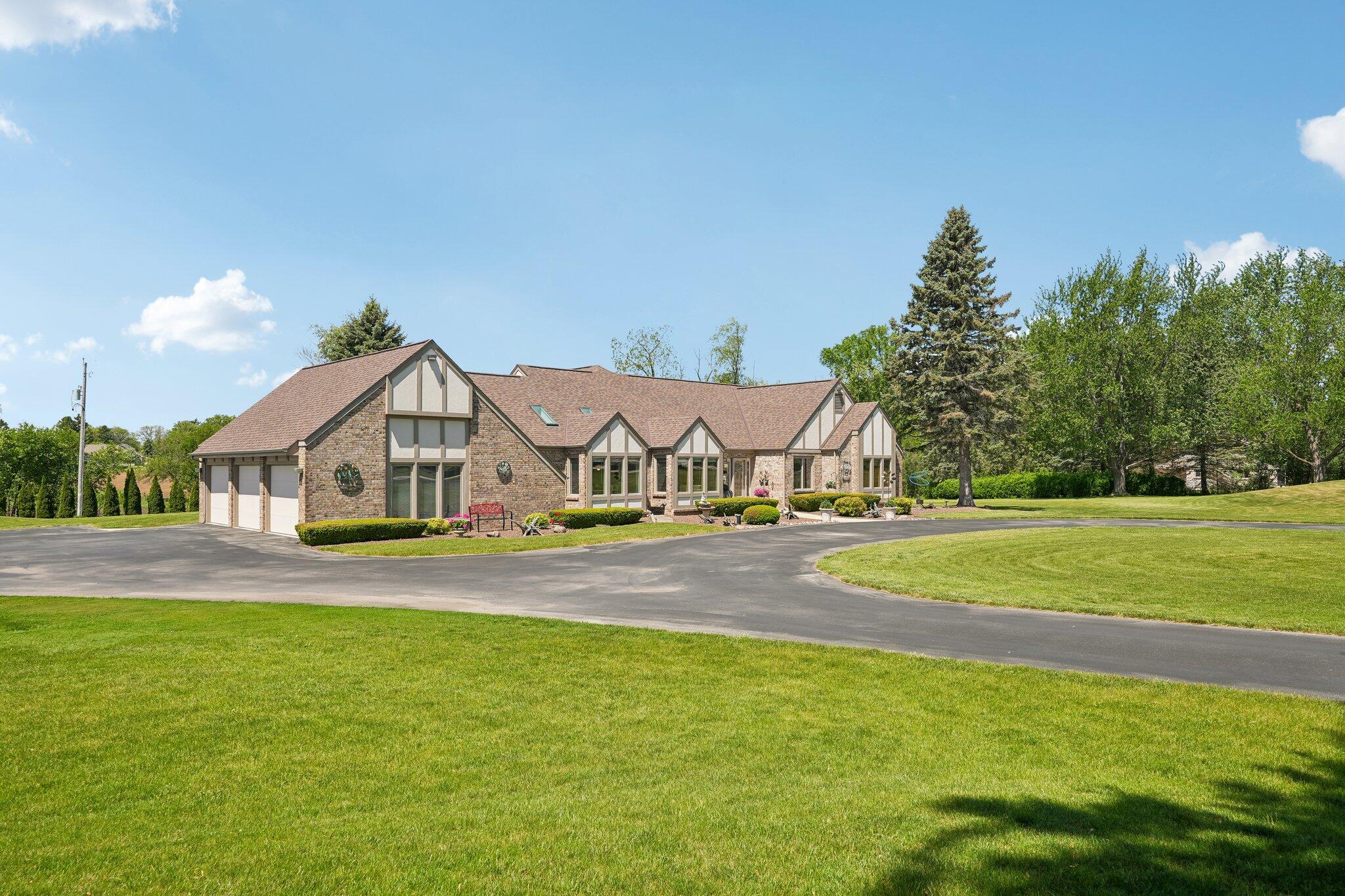 7604 Tree View Lane Caledonia, WI 53108 - Photo 6 of 90 7604 Treeview Dr (5)