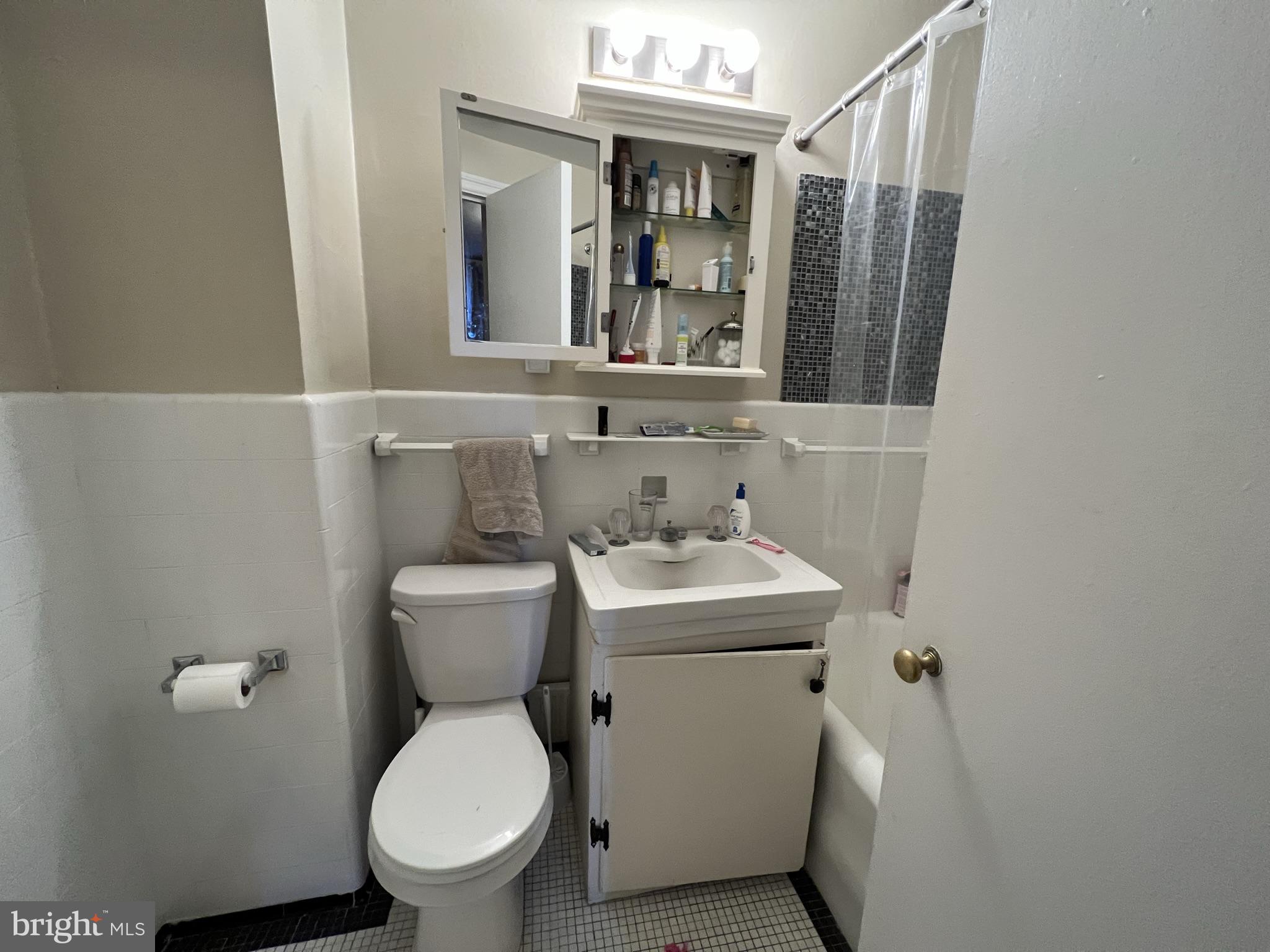 2031 Locust Street, Unit 202 Philadelphia, PA 19103 - Photo 9 of 14