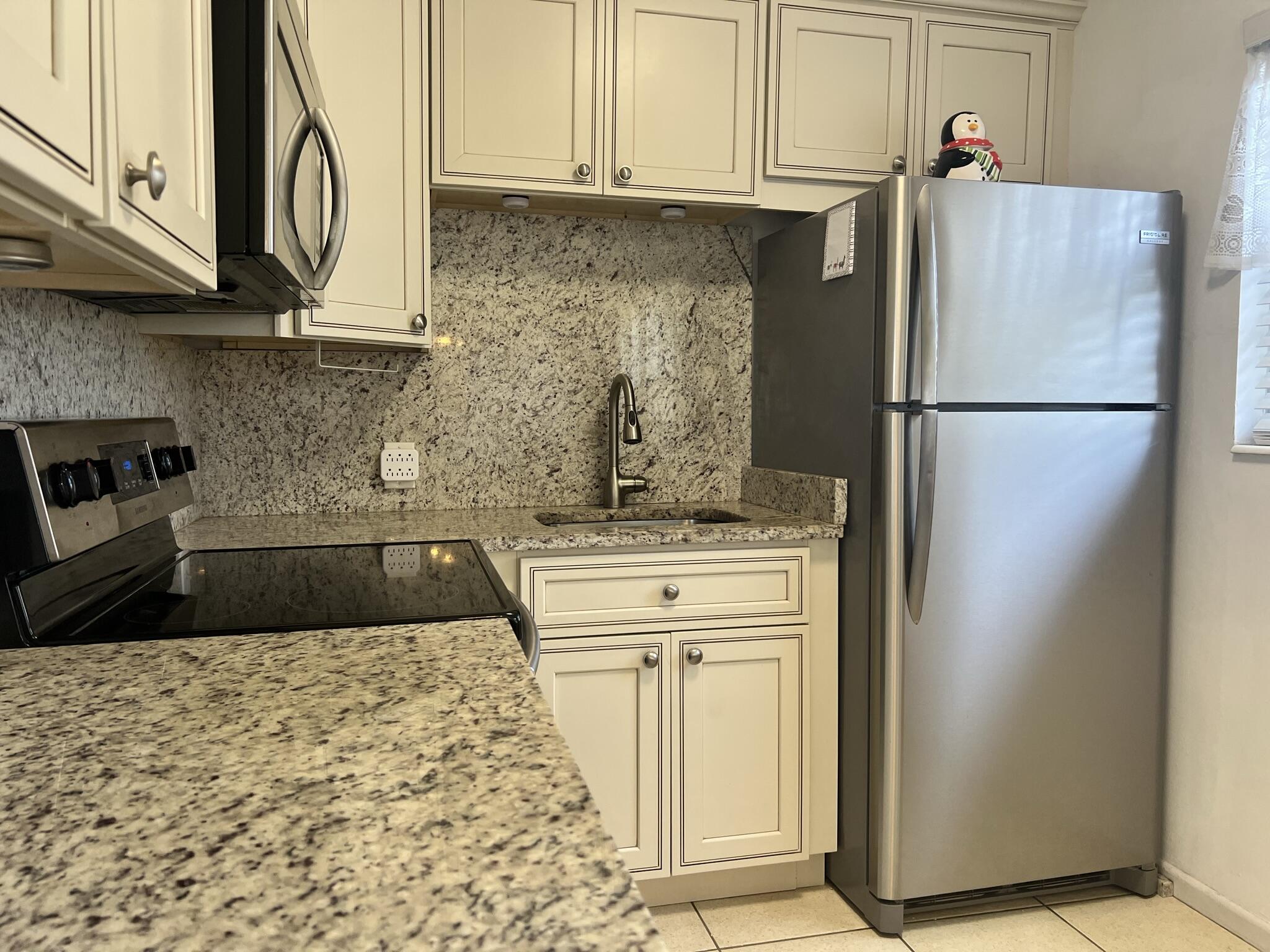 200 Suffolk F, Unit E Boca Raton, FL 33434 - Photo 4 of 27 Granite Countertops in KItchen - Copy -