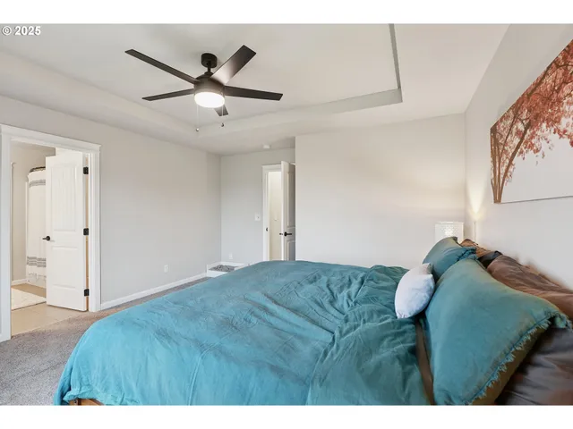 a view of bedroom and bedroom