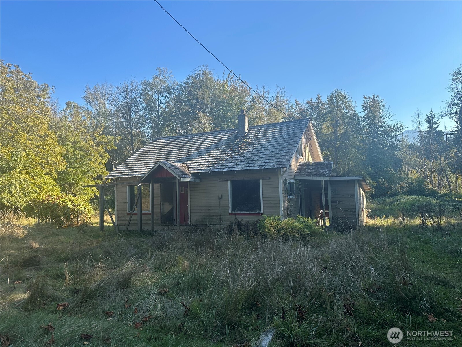 a view of backyard of house