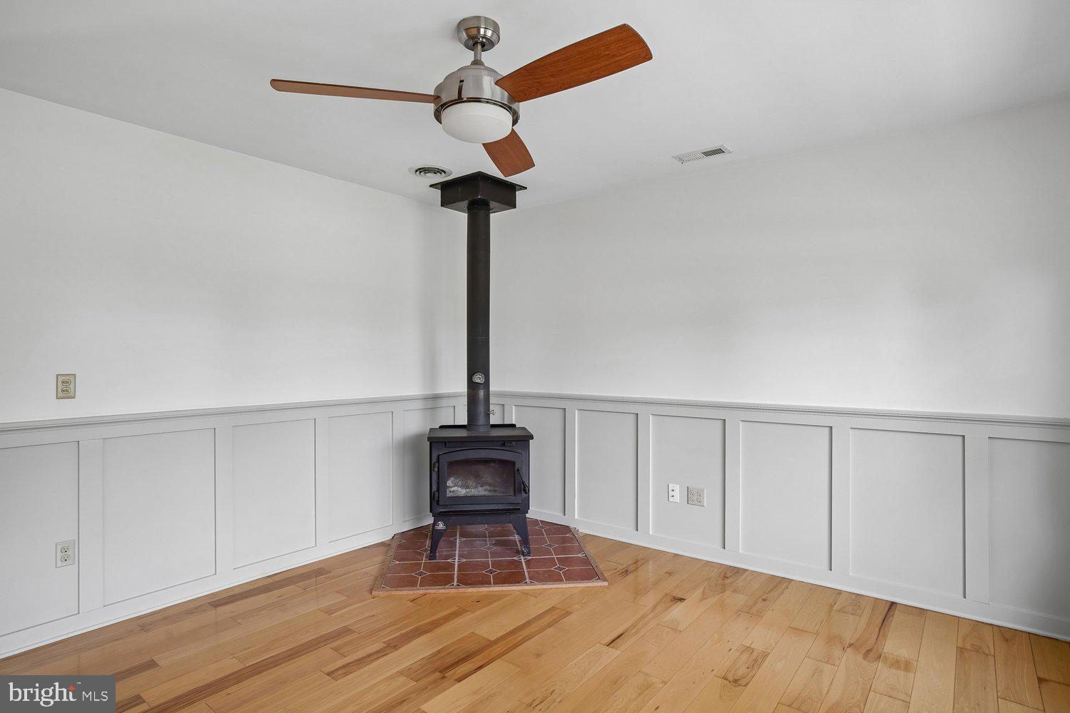 7496 Parsonsburg Road Parsonsburg, MD 21849 - Photo 16 of 60 Living Room