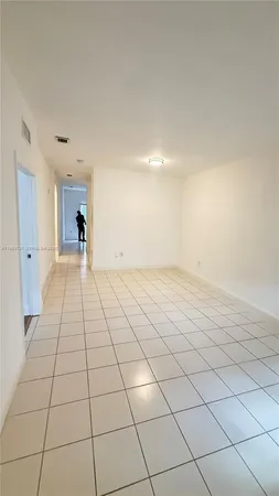 $2,000 | 1663 Southeast 27th Drive, Unit 102, Homestead, FL 33035