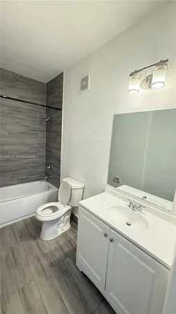 $2,000 | 1663 Southeast 27th Drive, Unit 102, Homestead, FL 33035