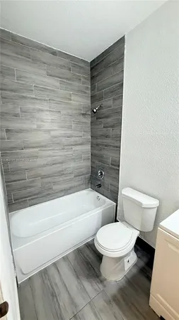 $2,000 | 1663 Southeast 27th Drive, Unit 102, Homestead, FL 33035