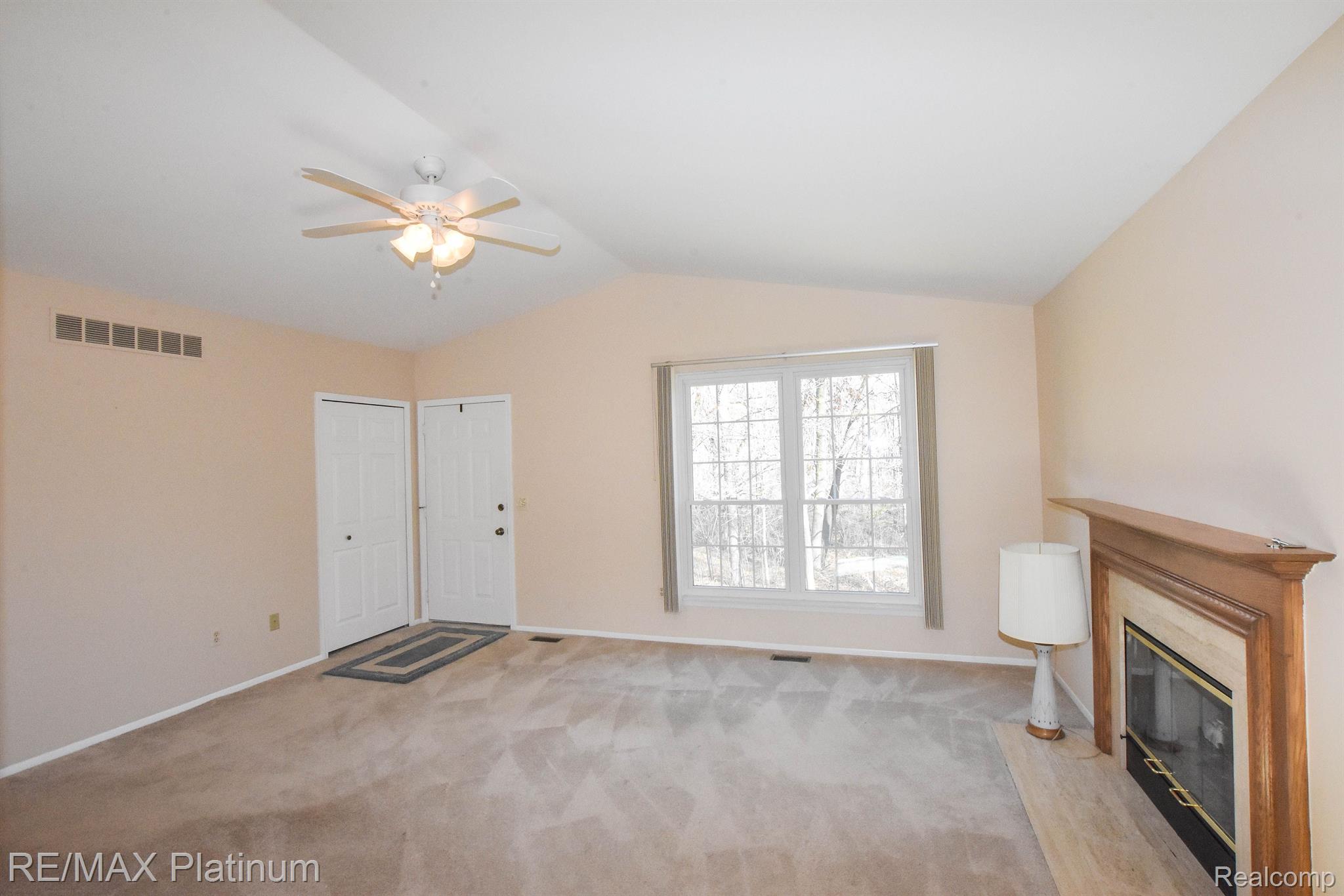240 Pine Tree Ridge, Unit 1 Waterford, MI 48327 - Photo 8 of 36
