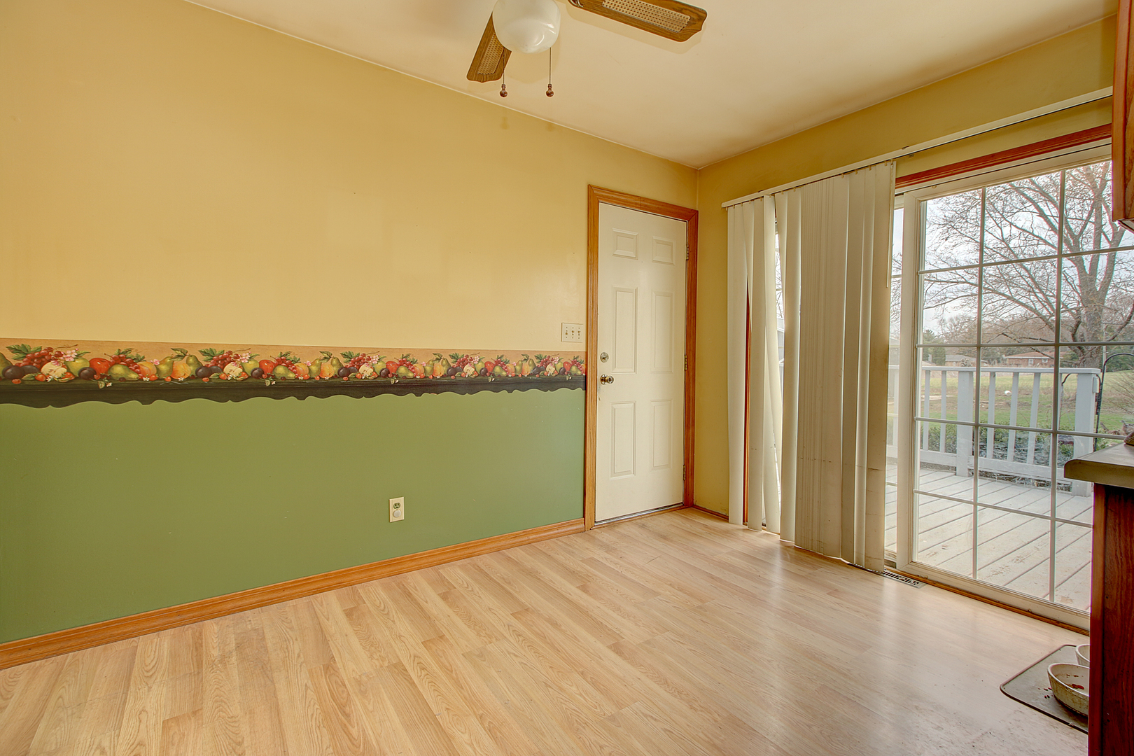 1356 Smith Road Lockport, IL 60441 - Photo 8 of 20 a view of a room with window
