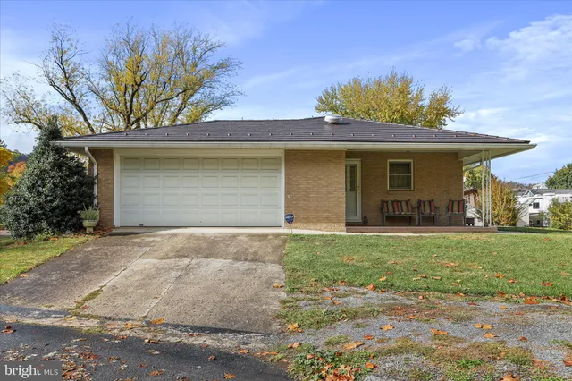 $239,900 | 224 East Potomac Street, Cumberland, MD 21502