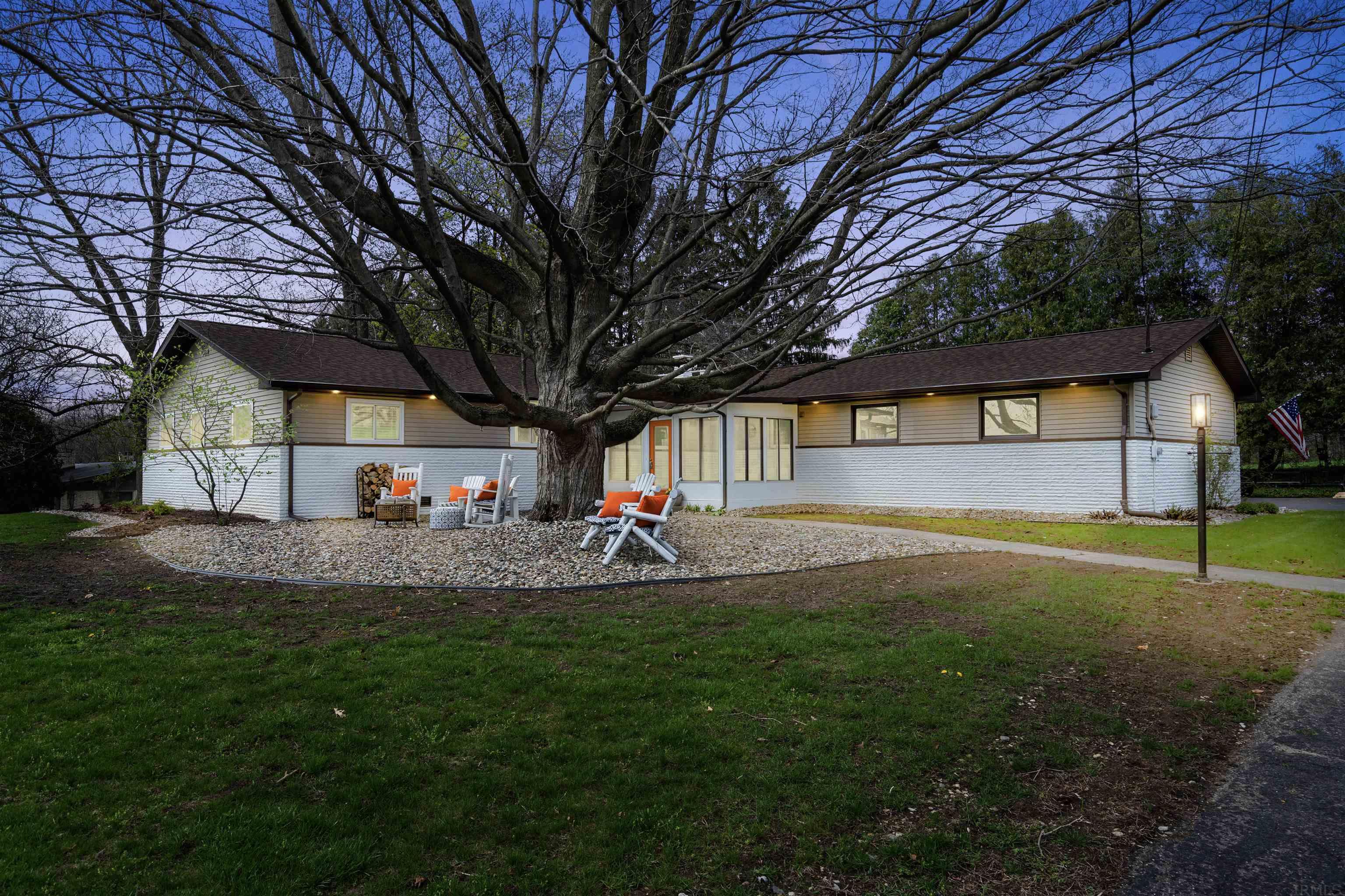 1427 East Springhill Road Warsaw, IN 46580 - Photo 1 of 36 Gallery Image 1