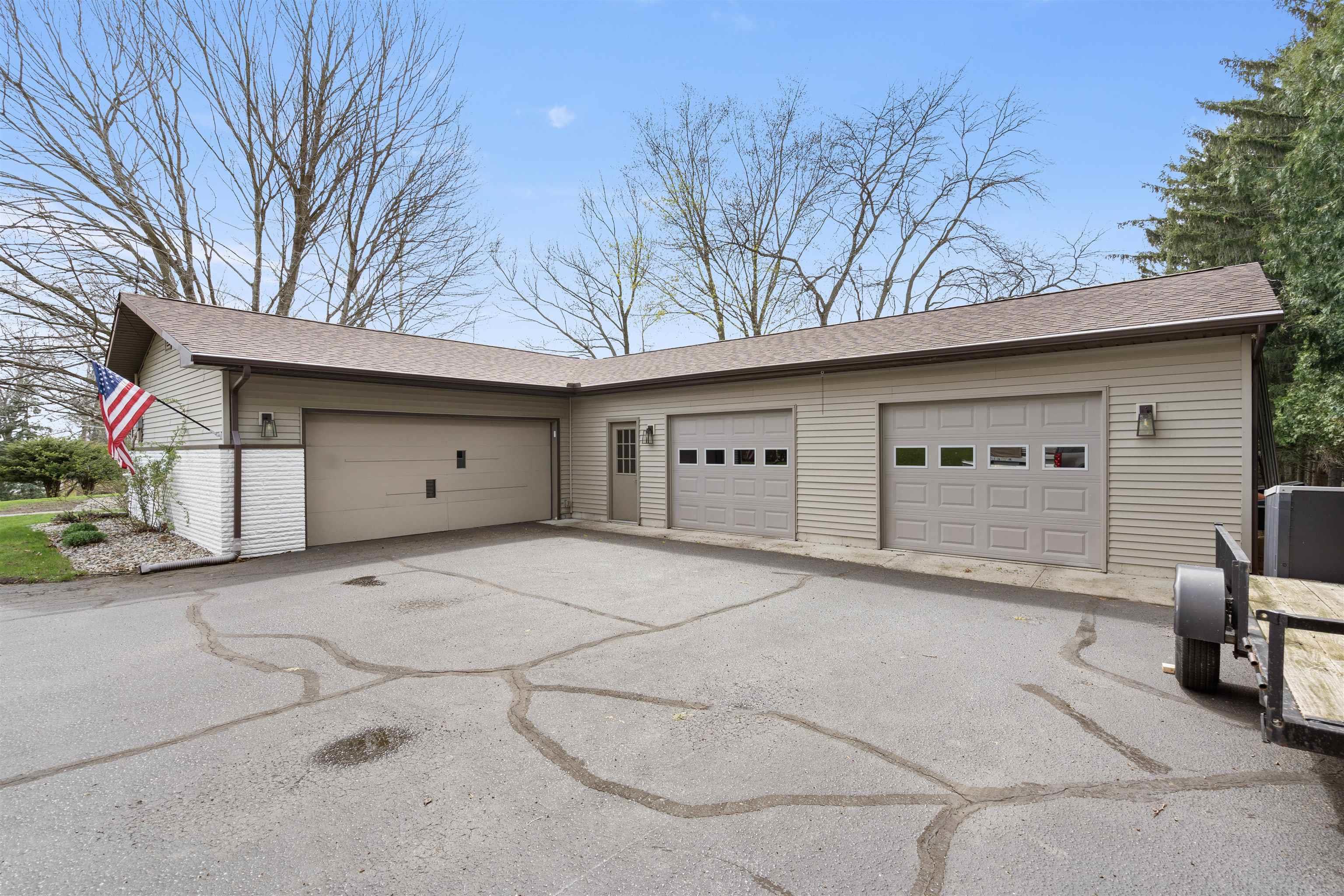1427 East Springhill Road Warsaw, IN 46580 - Photo 3 of 36 Gallery Image 3