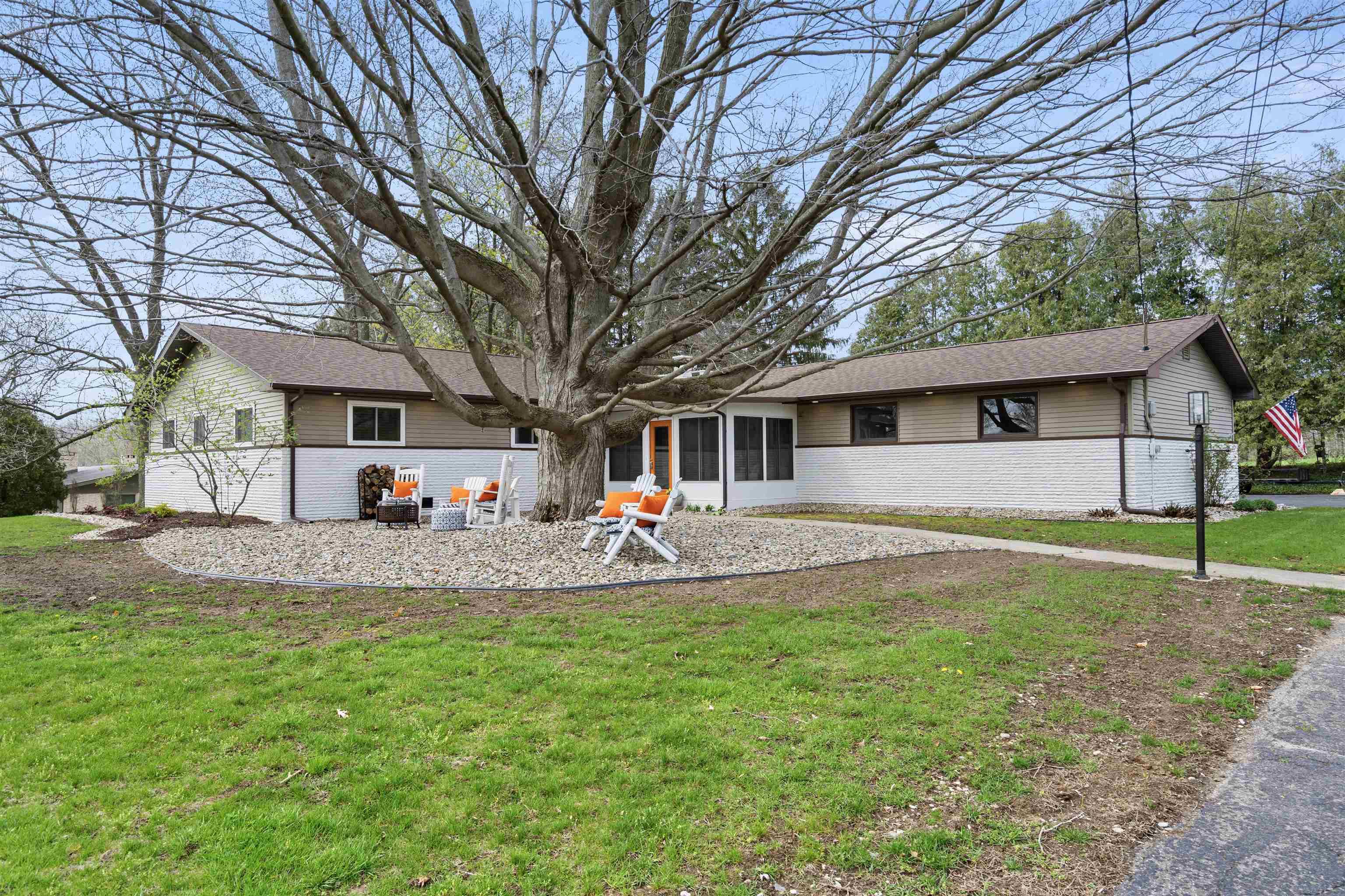 1427 East Springhill Road Warsaw, IN 46580 - Photo 5 of 36 Gallery Image 5