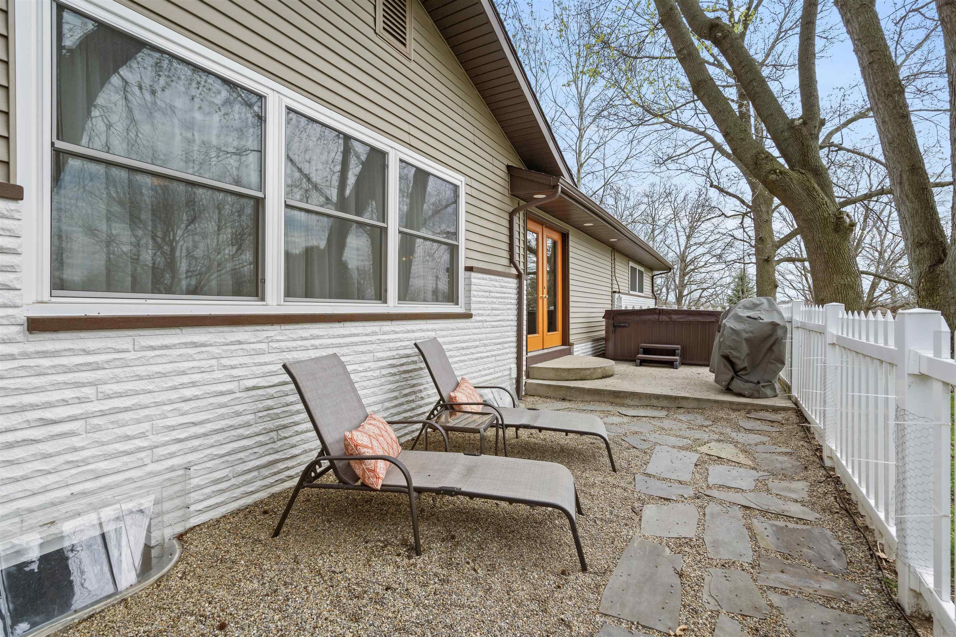 1427 East Springhill Road Warsaw, IN 46580 - Photo 6 of 36 Gallery Image 6