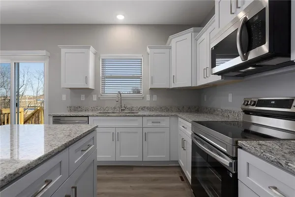 $379,900 | 702 Red Clover Court, Raymore, MO 64083