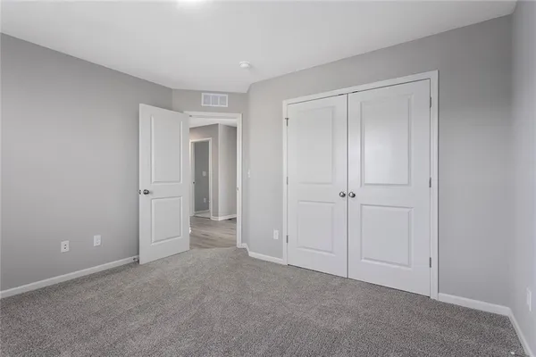 $379,900 | 702 Red Clover Court, Raymore, MO 64083