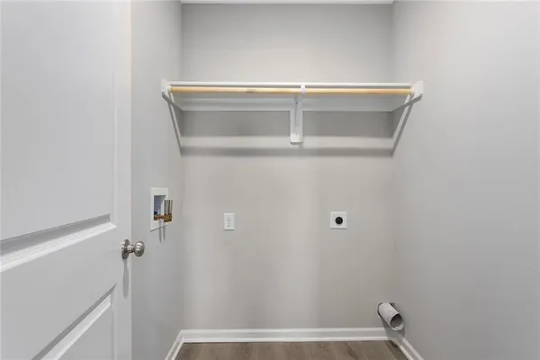 $379,900 | 702 Red Clover Court, Raymore, MO 64083