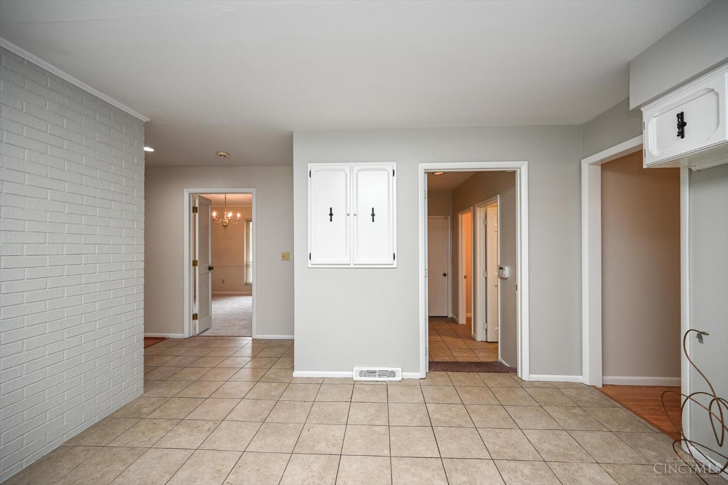 8290 Fields Ertel Road Mason, OH 45040 - Photo 11 of 36