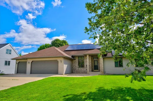 $535,000 | 720 Waveland Road, Janesville, WI 53548