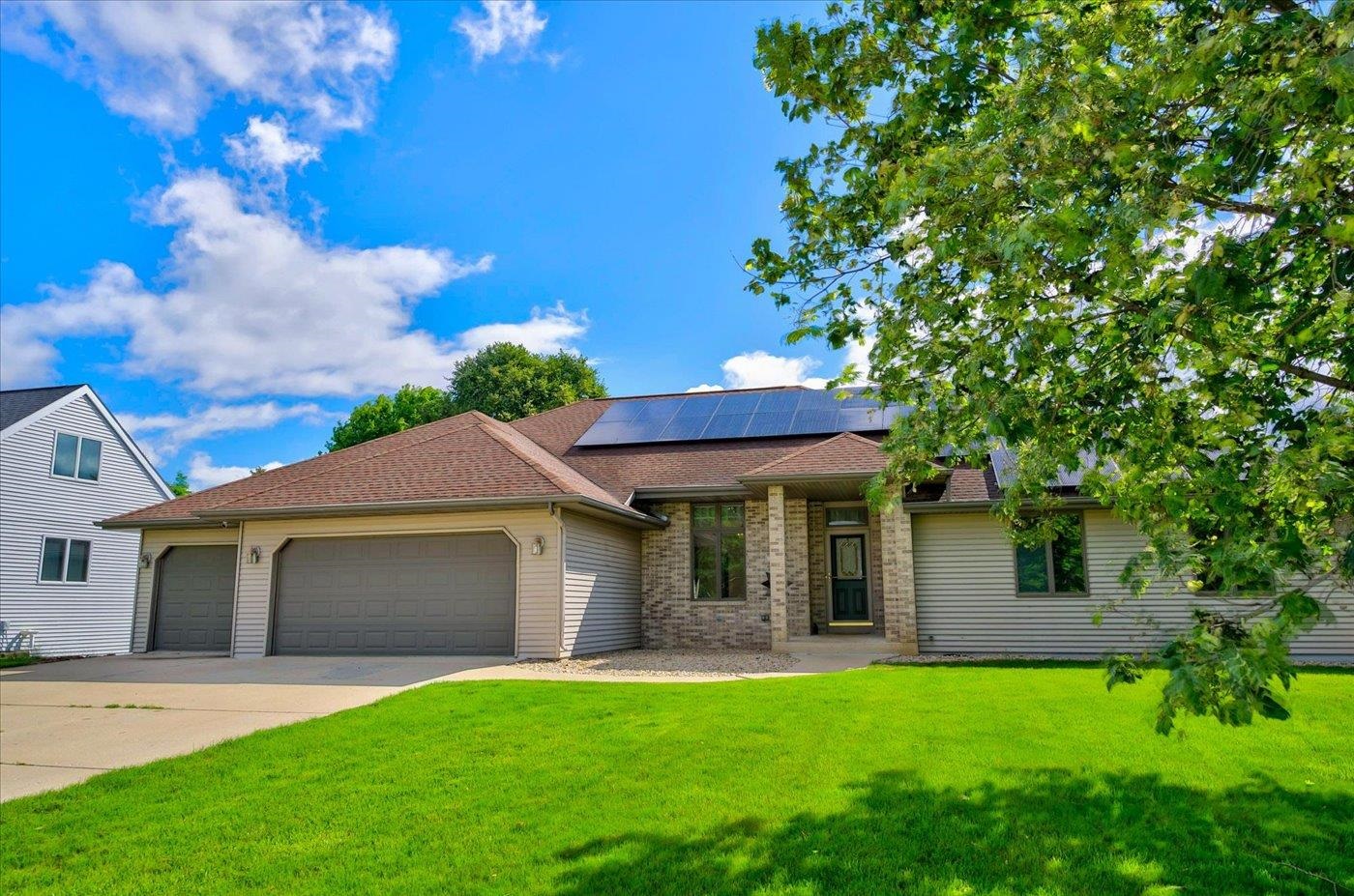 720 Waveland Road Janesville, WI 53548 - Photo 1 of 64