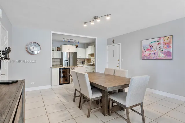 $3,600 | 5005 Collins Avenue, Unit 708, Miami Beach, FL 33140