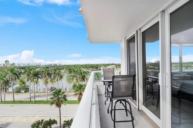 $3,600 | 5005 Collins Avenue, Unit 708, Miami Beach, FL 33140