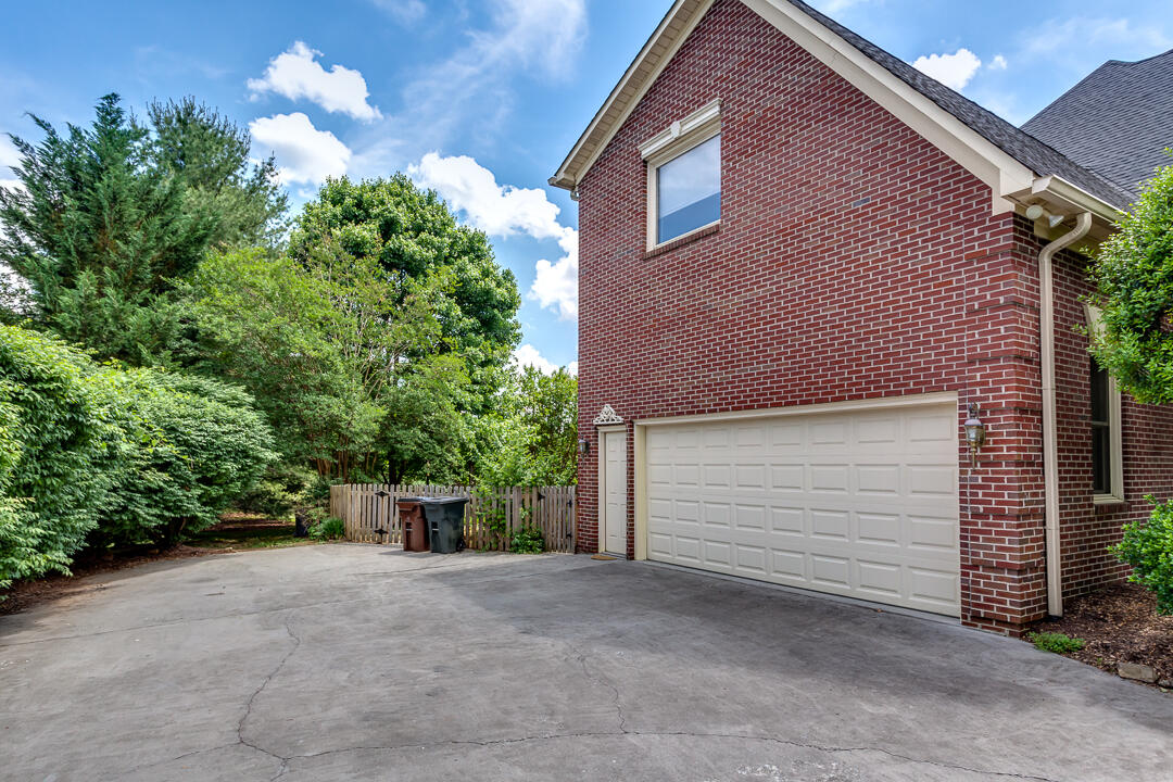 14 Raintree Place Oak Ridge, TN 37830 - Photo 4 of 40 Garage