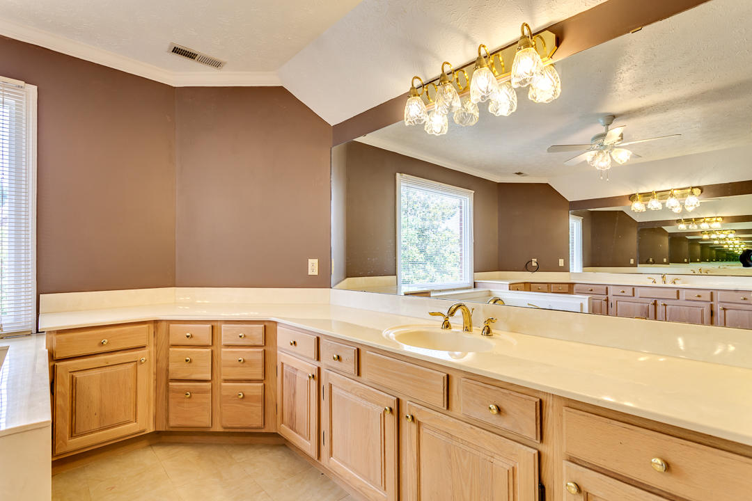 14 Raintree Place Oak Ridge, TN 37830 - Photo 36 of 40 Master Bath
