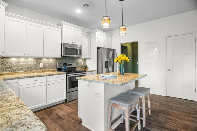 $389,900 | 1102 Lorraine Court, Carver, MN 55315