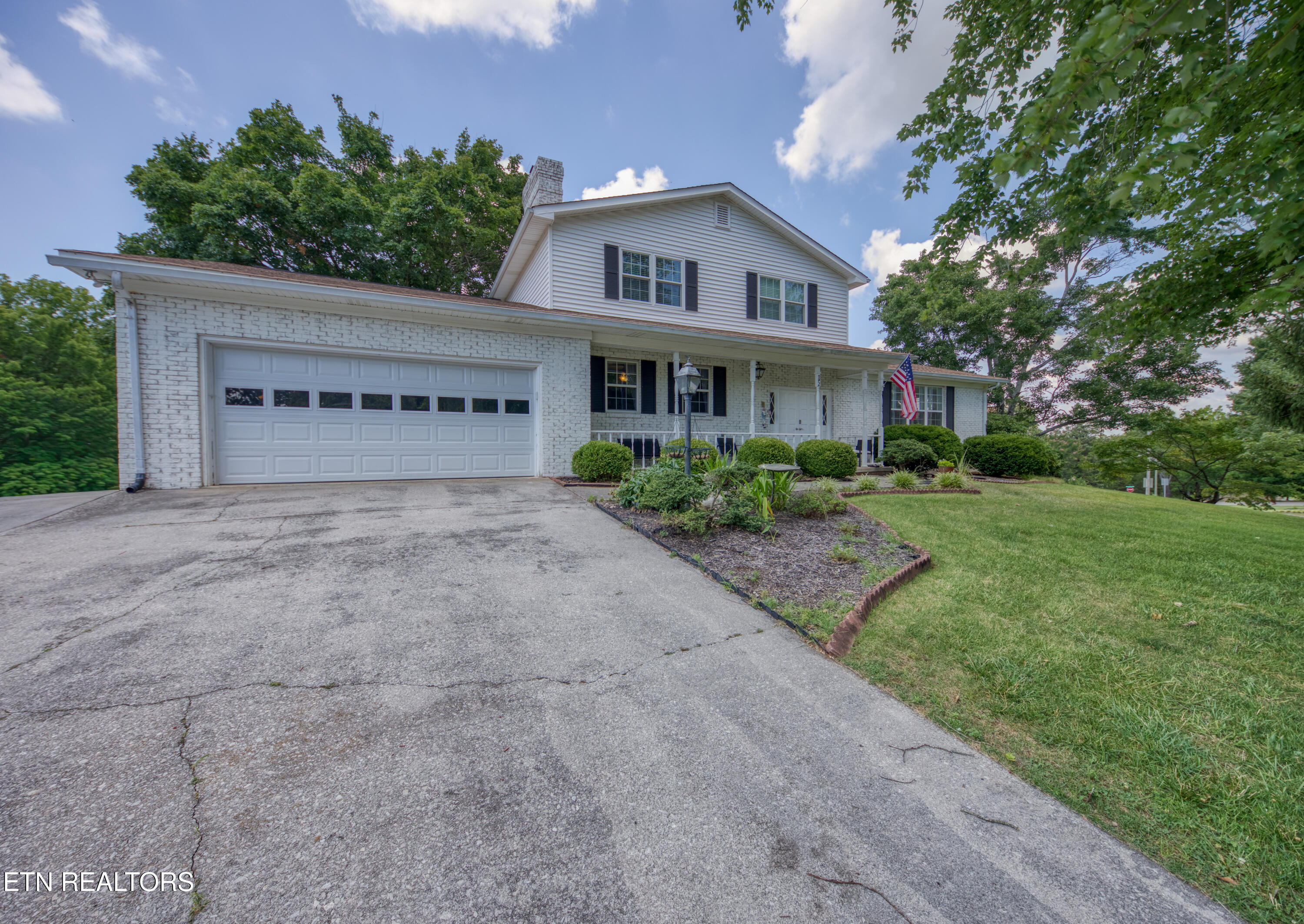 942 Radnor Road Maryville, TN 37804 - Photo 2 of 28 0H3A9613_4
