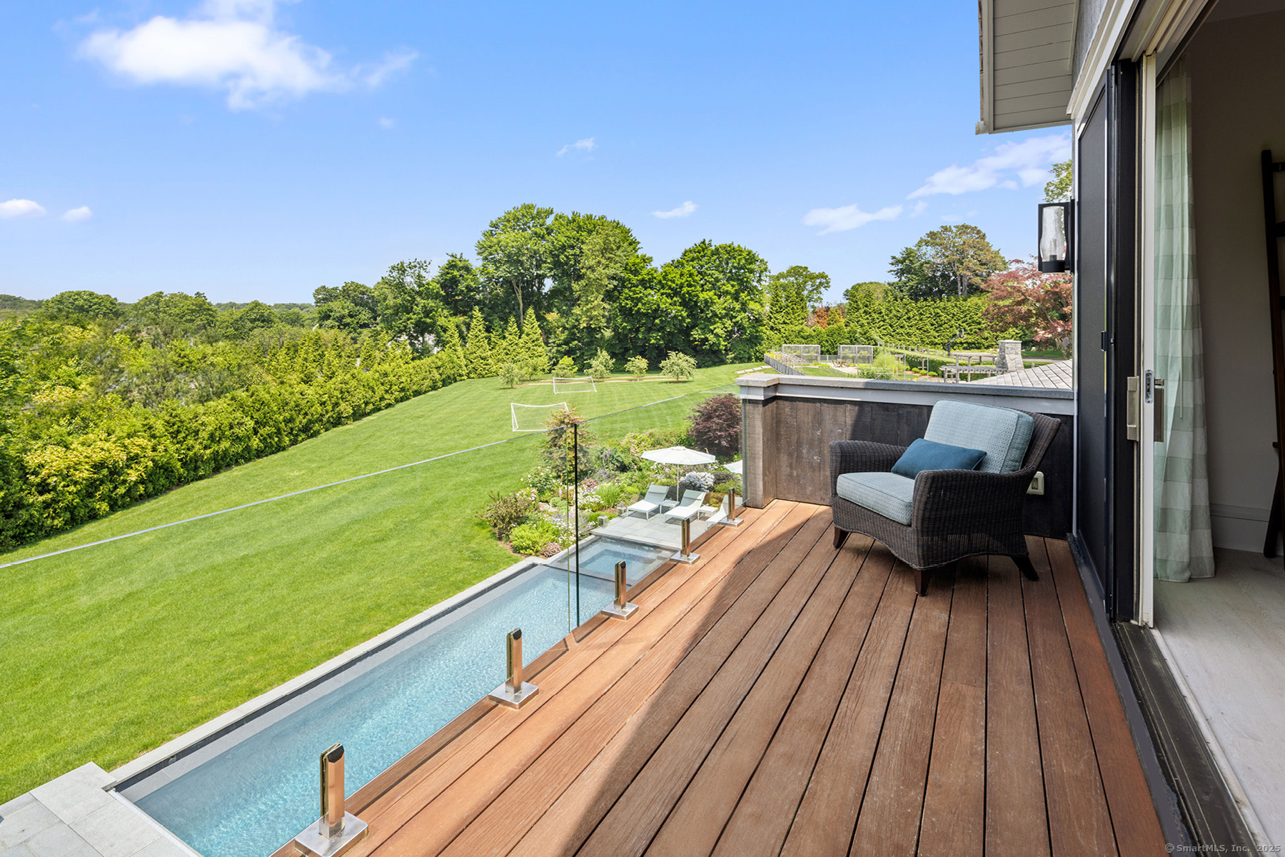 39 Compo Parkway Westport, CT 06880 - Photo 19 of 40 a view of sitting space and city view