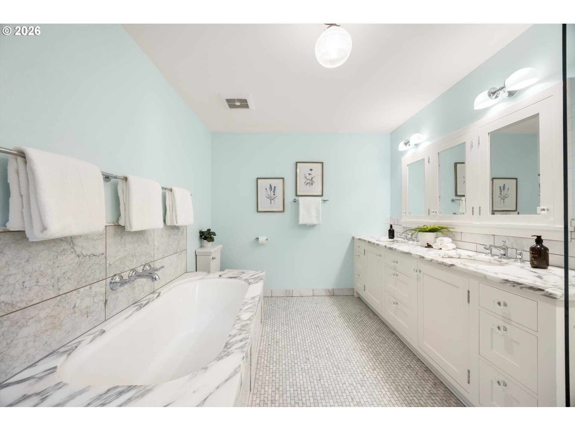 49 Southwest Briarwood Road Lake Oswego, OR 97034 - Photo 28 of 48 Primary Bedroom