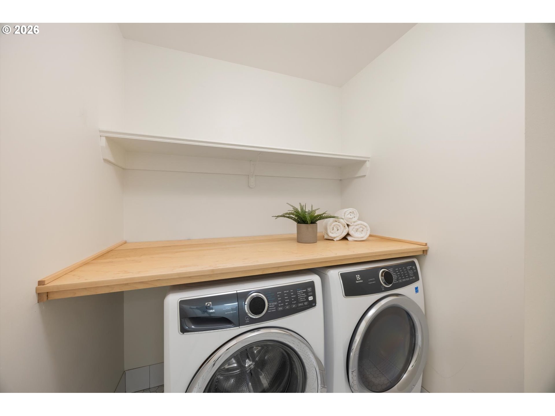 49 Southwest Briarwood Road Lake Oswego, OR 97034 - Photo 30 of 48 Laundry