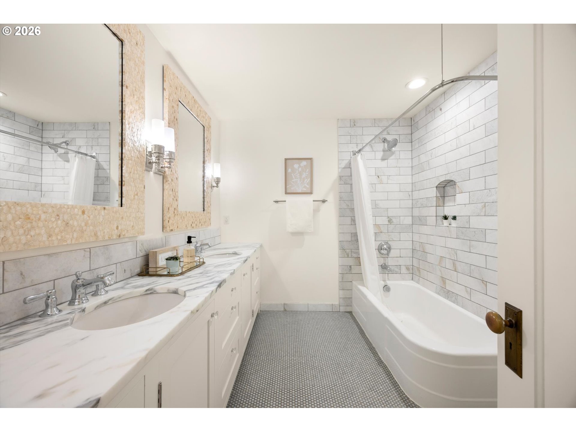 49 Southwest Briarwood Road Lake Oswego, OR 97034 - Photo 31 of 48 Bathroom