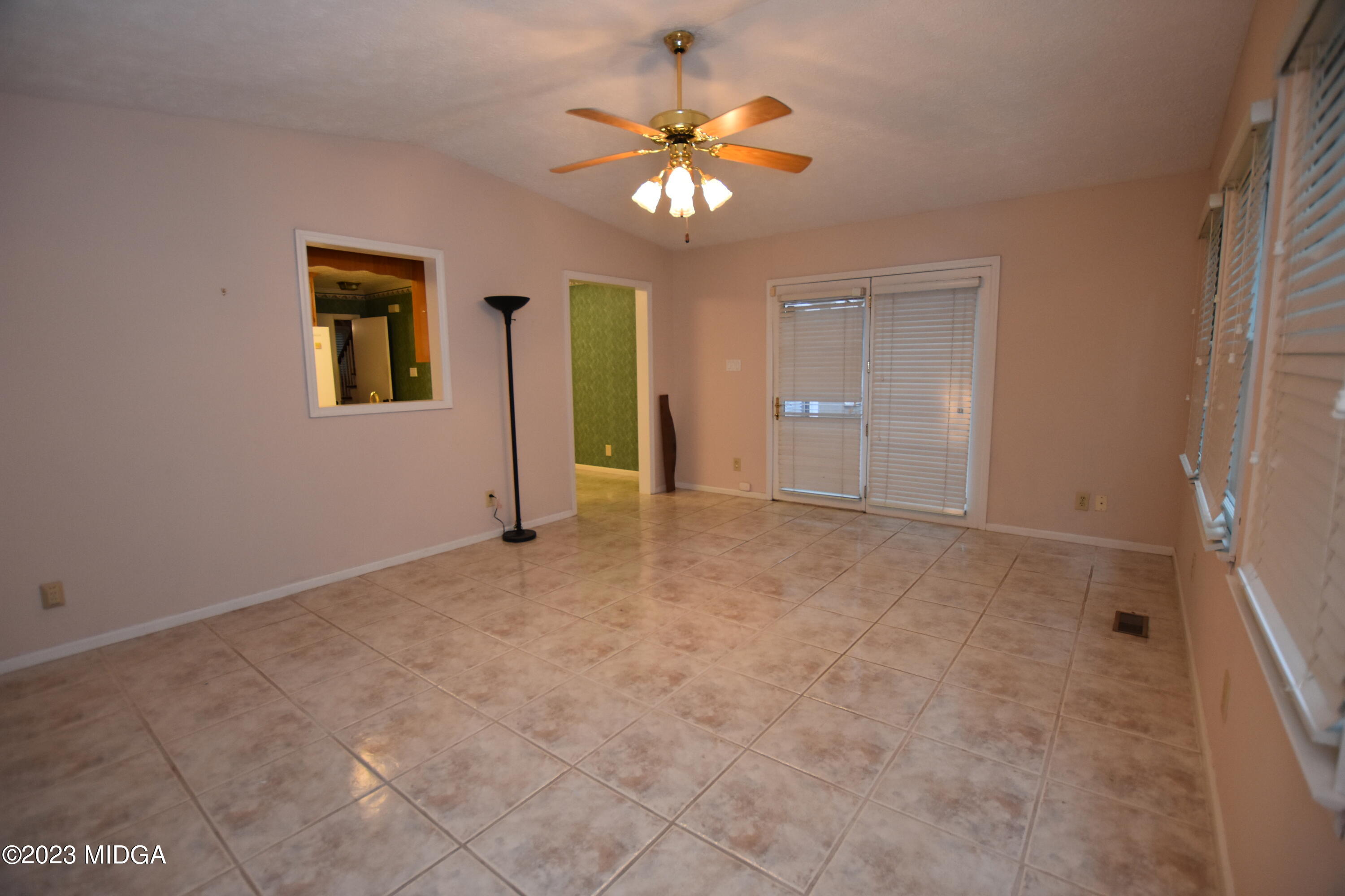 2994 Rolling Road Macon, GA 31204 - Photo 12 of 27 a view of an empty room with a window
