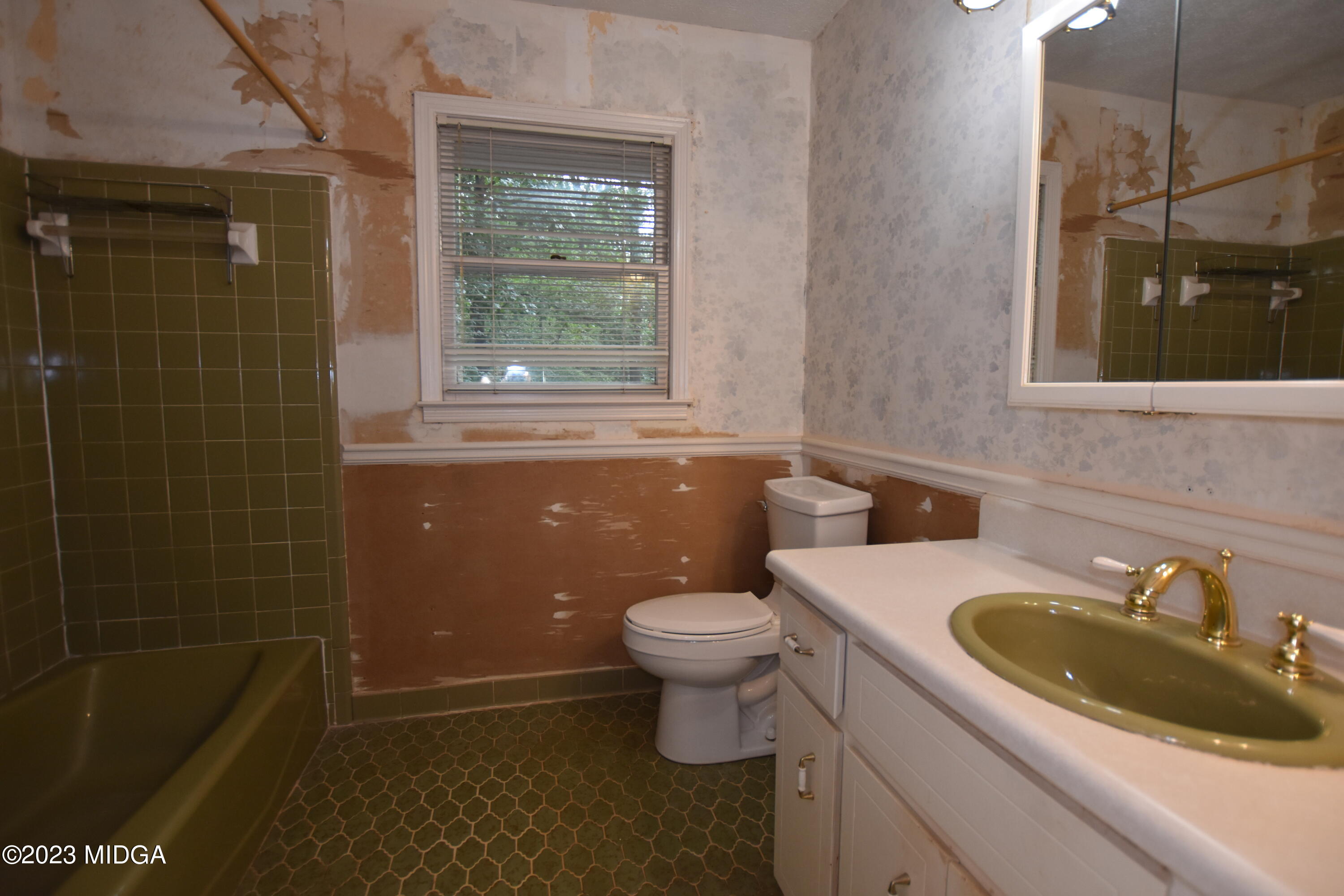 2994 Rolling Road Macon, GA 31204 - Photo 16 of 27 a bathroom with a sink a toilet and shower