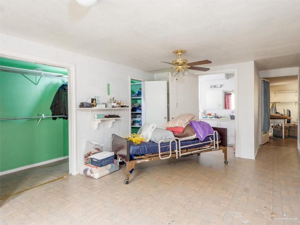 23067 Cragon Road Harlingen, TX 78552 - Photo 10 of 28 a bedroom with furniture and a ceiling fan