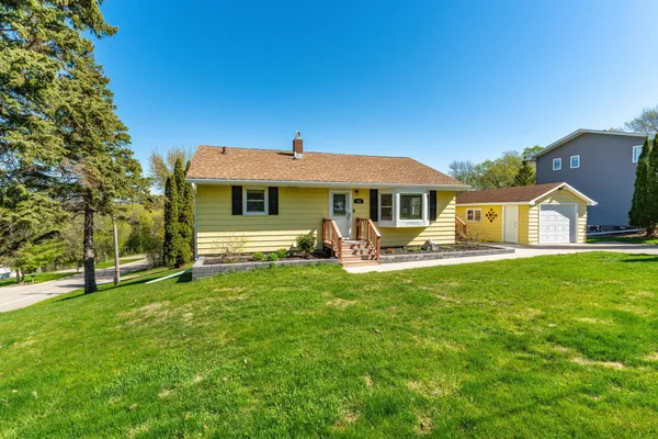 $249,900 | 326 West Gustavus Avenue, Fergus Falls, MN 56537