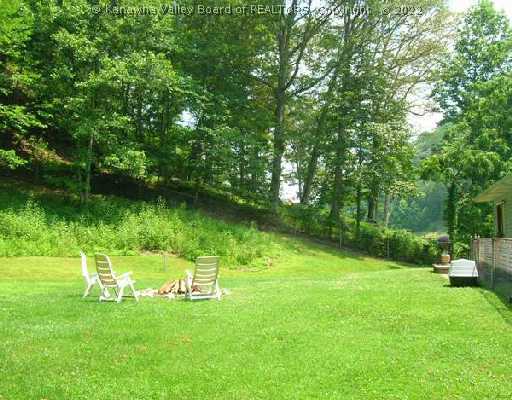 1502 North Grapevine Road Charleston, WV 25320 - Photo 8 of 8 Yard/Garden.