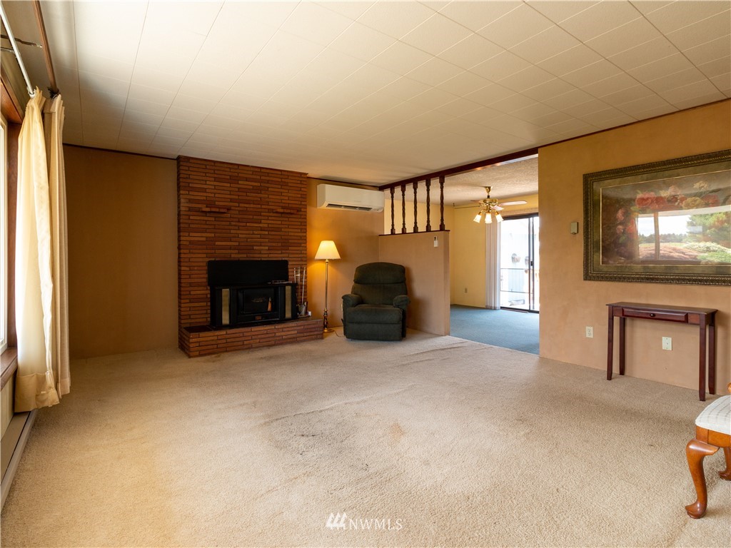659 Spencer Road Toledo, WA 98591 - Photo 4 of 25 a living room with furniture and a fireplace
