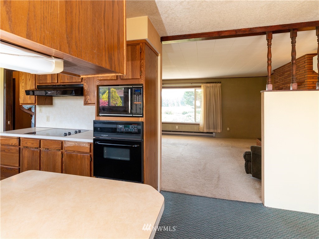 659 Spencer Road Toledo, WA 98591 - Photo 8 of 25 a kitchen with stainless steel appliances a stove a refrigerator and cabinets