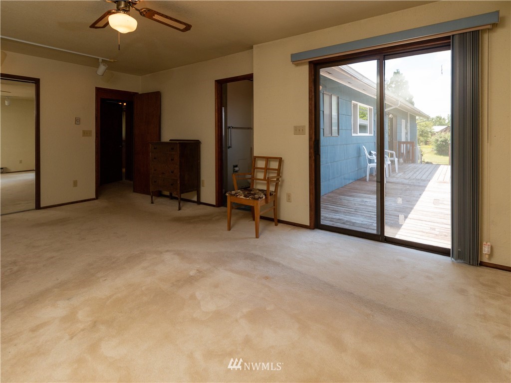 659 Spencer Road Toledo, WA 98591 - Photo 9 of 25 a view of empty room with floor to ceiling window