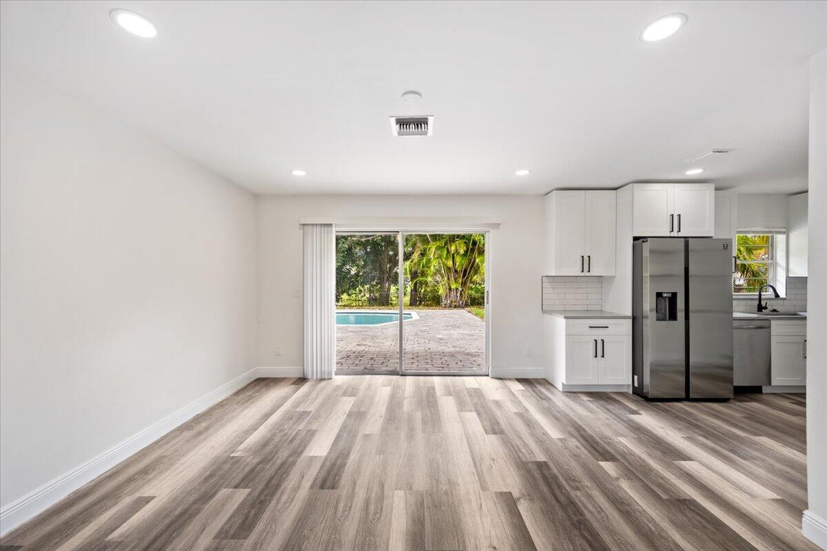 198 Bobwhite Road Royal Palm Beach, FL 33411 - Photo 5 of 30 05-DSC_6939