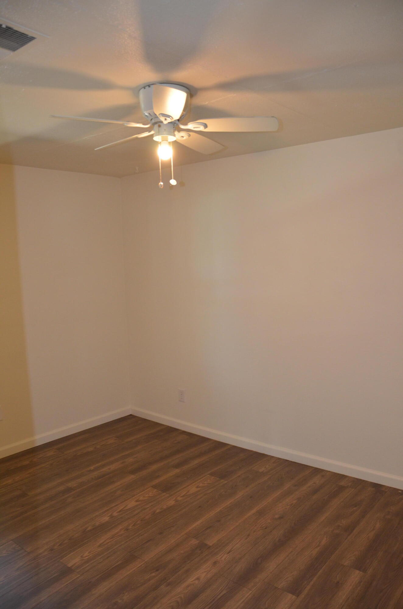 237 Smith Avenue Lemoore, CA 93245 - Photo 10 of 26 DSC_5013